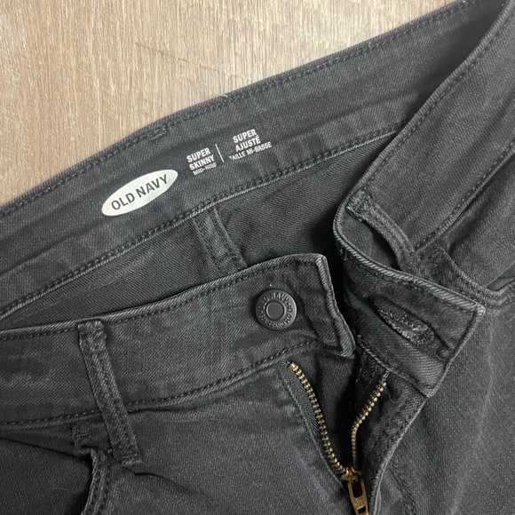 Old Navy Super Skinny Mid-Rise Black Jeans - Picture 3 of 3